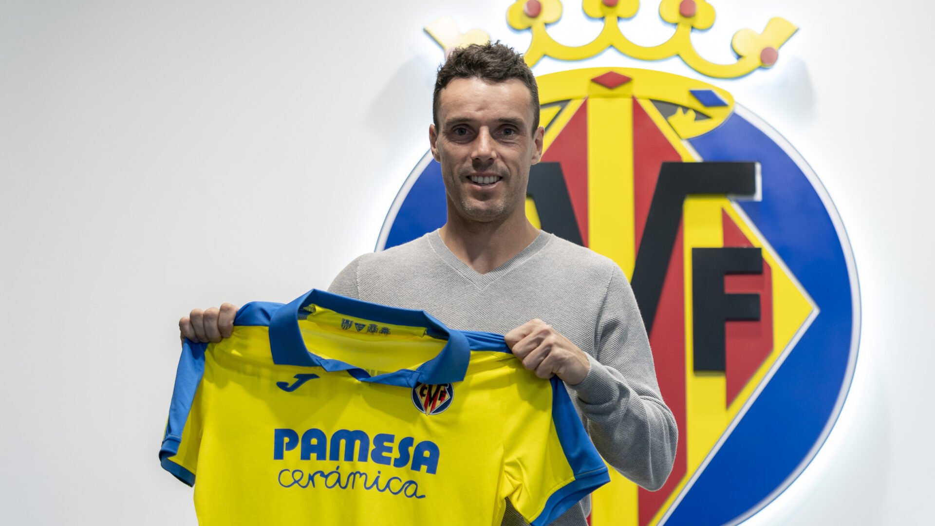 Roberto Bautista y el Villarreal CF, unidos un año más - Web Oficial del Villarreal CF