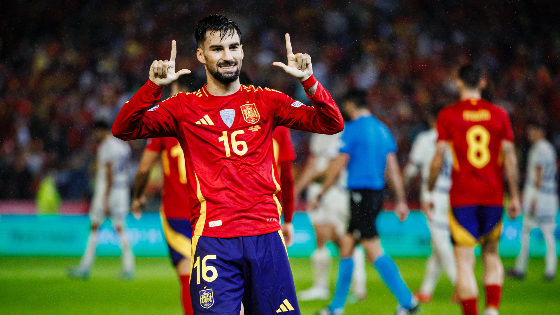 Álex Baena leads Spain with a great goal