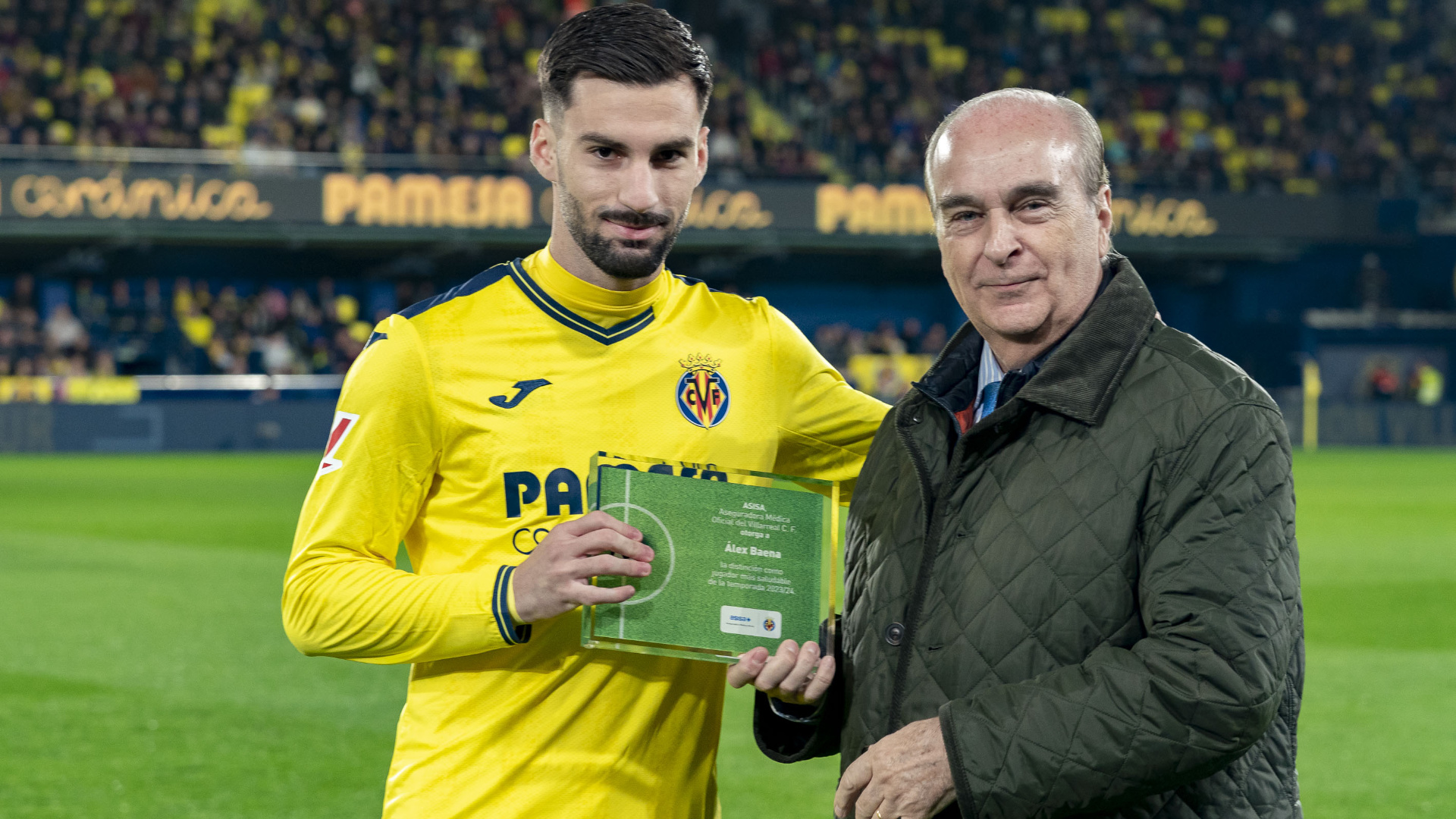 Álex Baena recibe el premio al ‘Jugador Más Saludable’ de ASISA
