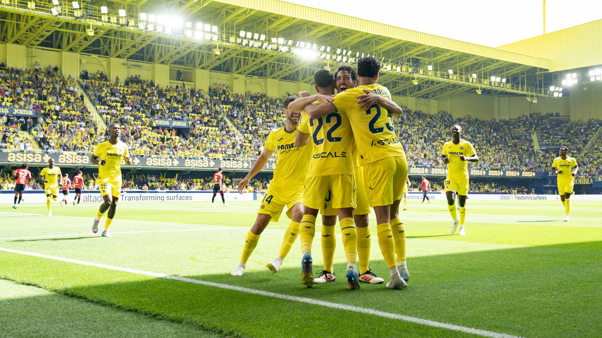 Un Villarreal de Champions pone en pie a La Cerámica (4-2)