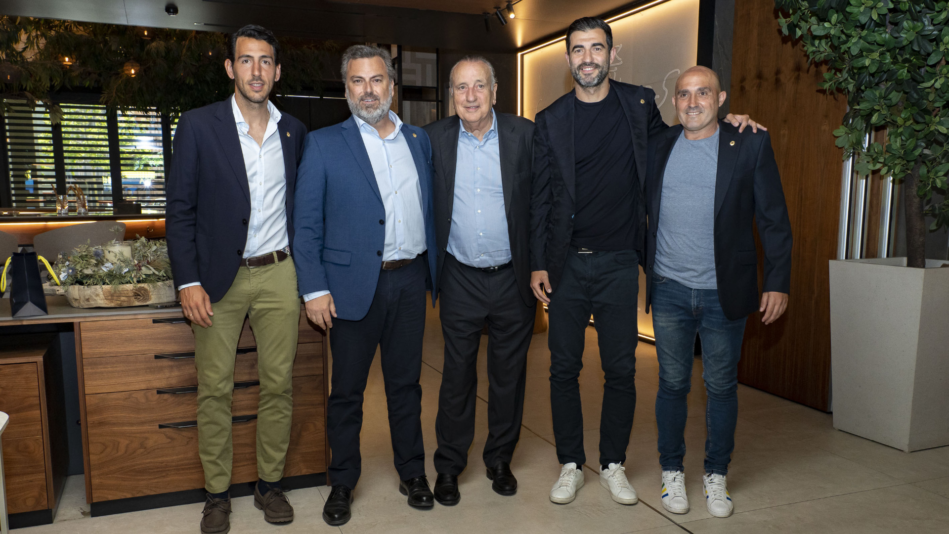 Dani Parejo y Raúl Albiol reciben la insignia de oro por sus 200 partidos