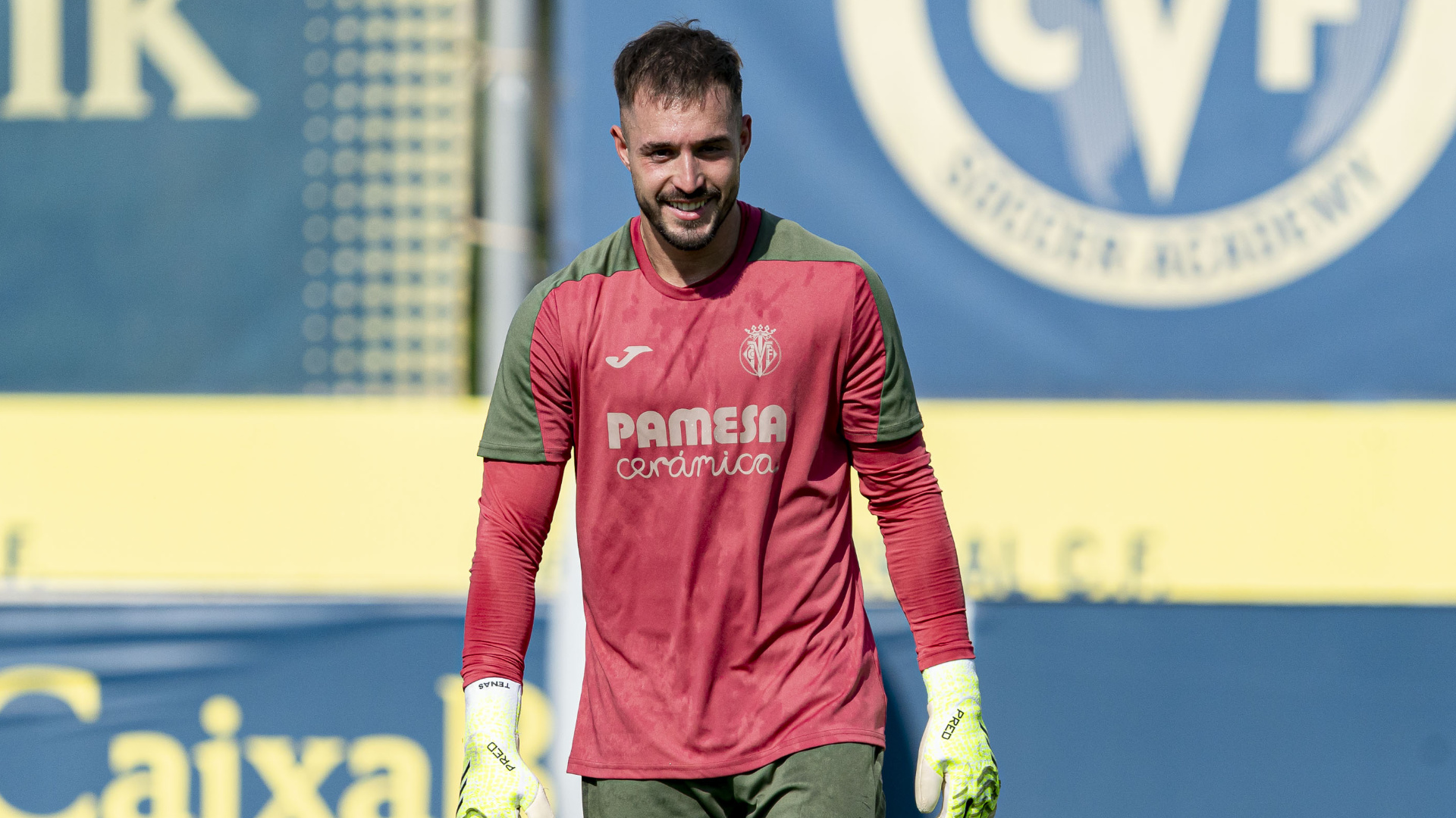 El primer entrenamiento de Arnau Tenas como jugador del Villarreal CF