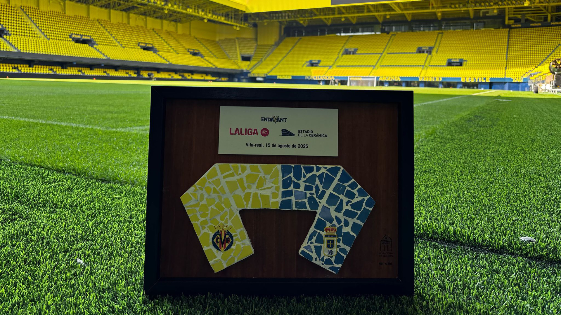 Villarreal CF entrusts its institutional gift to the Vila-real Occupational Centre