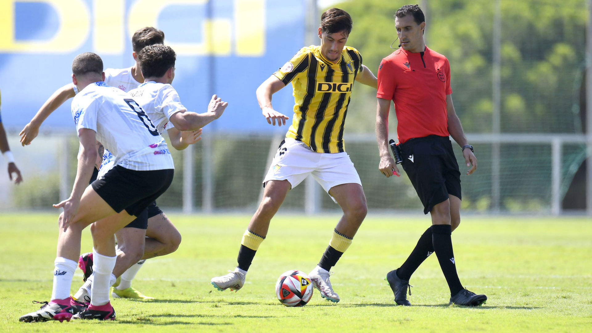 Curro Muñoz apuntala la medular del Villarreal B