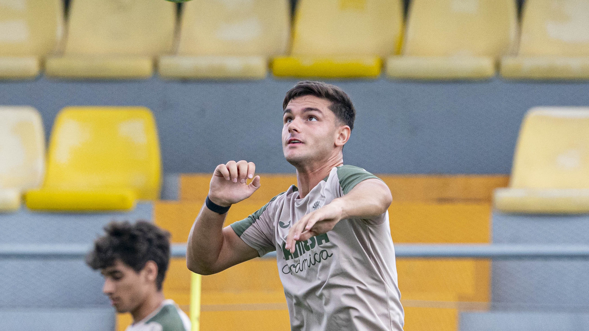 El Villarreal renueva a Jorge Casañ tras una lesión de rodilla