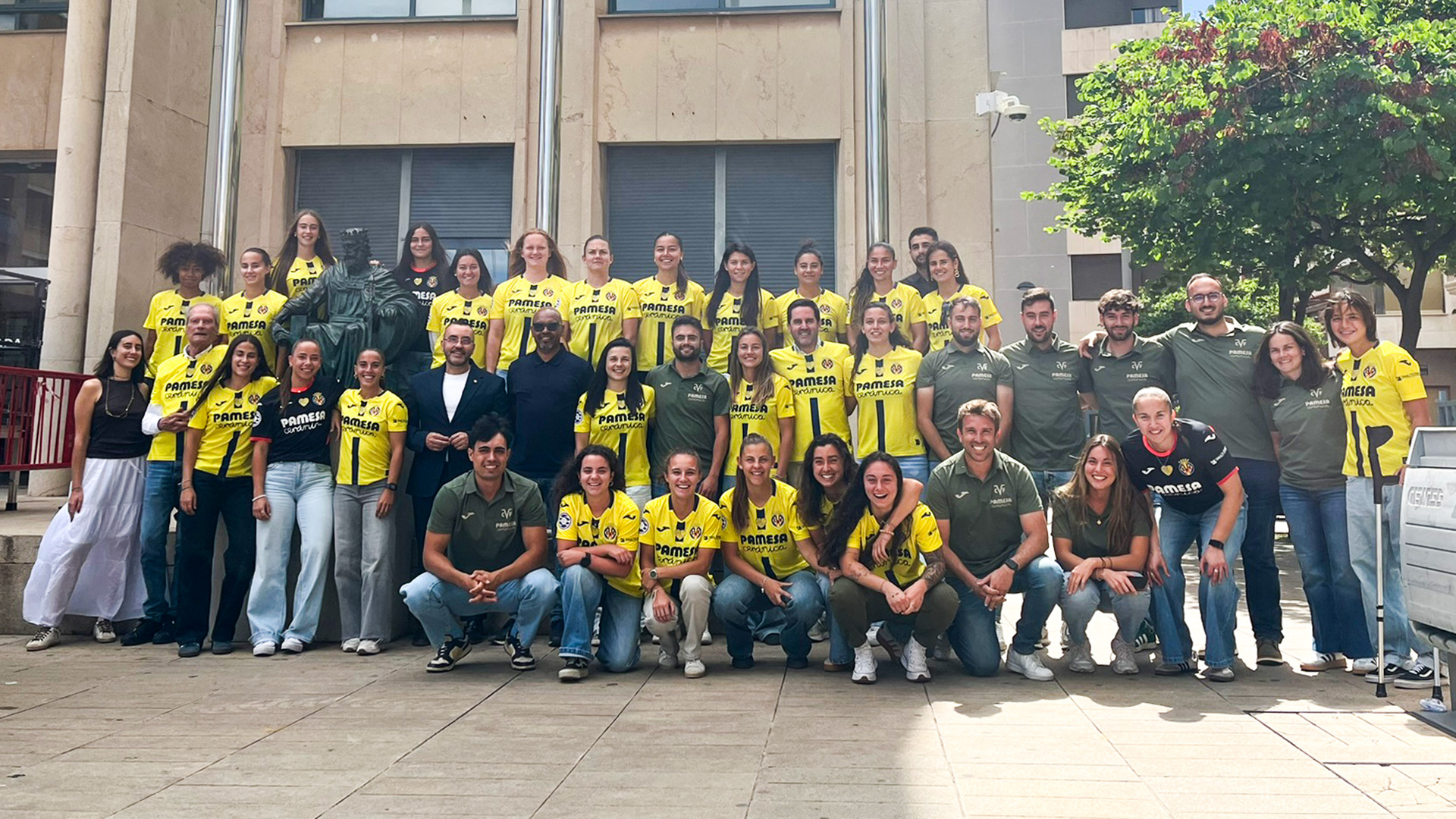 El Villarreal Femenino celebra un dinar de germanor