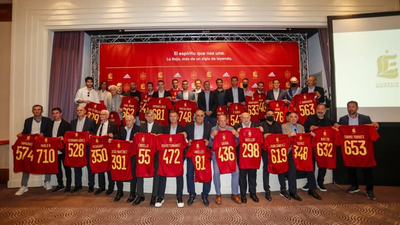 Paco Alcácer y Parejo asisten al acto de Leyendas España