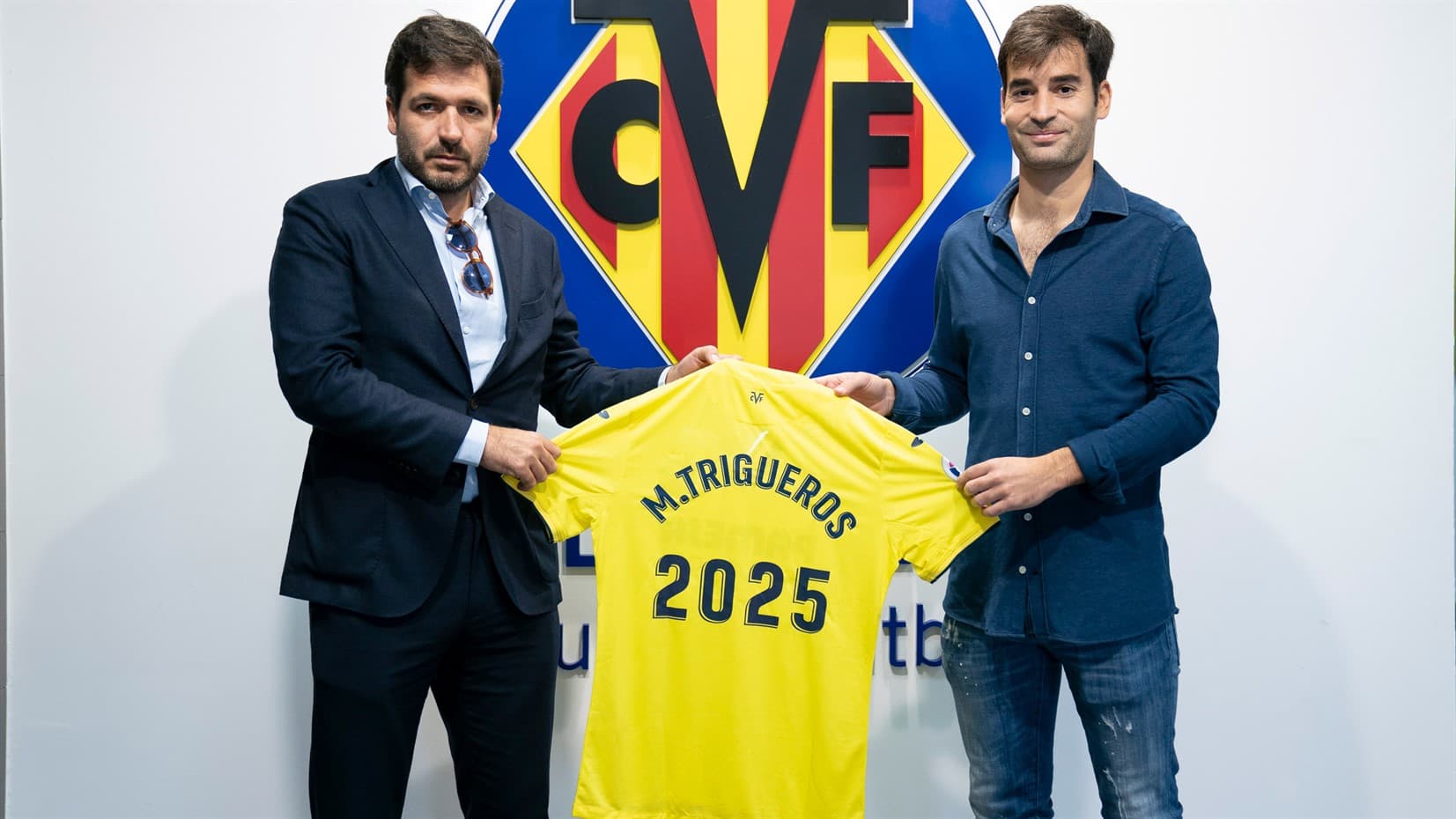Manu Trigueros seguirá de amarillo hasta 2025