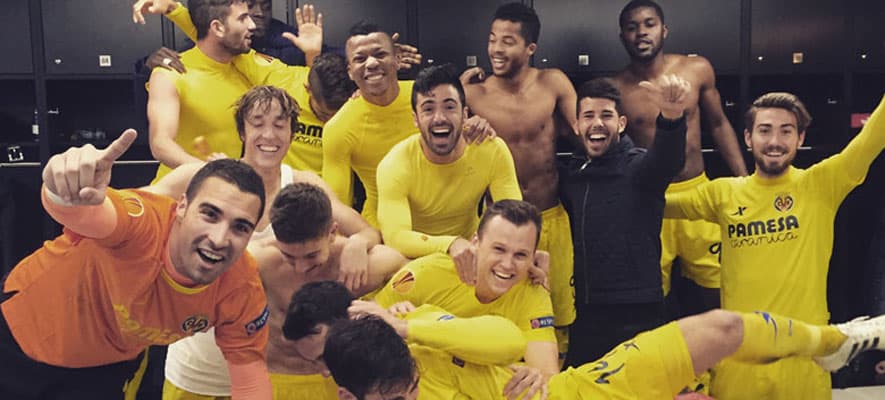 26.02.15 SALZBURGO VILLARREAL RED BULL ARENA GRUPO VESTUARIO