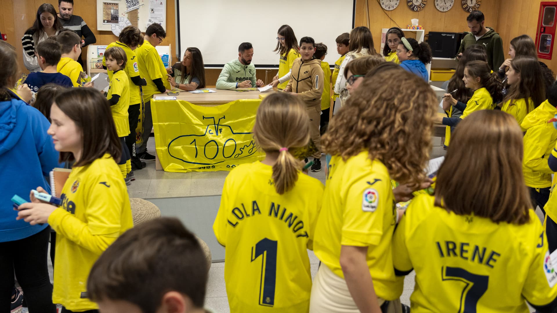 Las mejores fotos de la visita grogueta al Colegio Cervantes de Vila-real