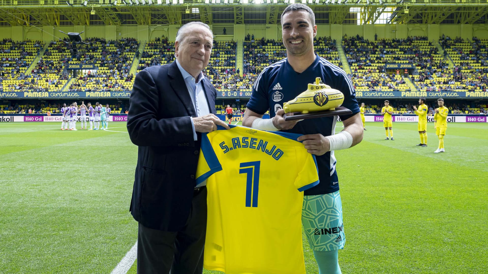 El Villarreal rinde homenaje a Sergio Asenjo