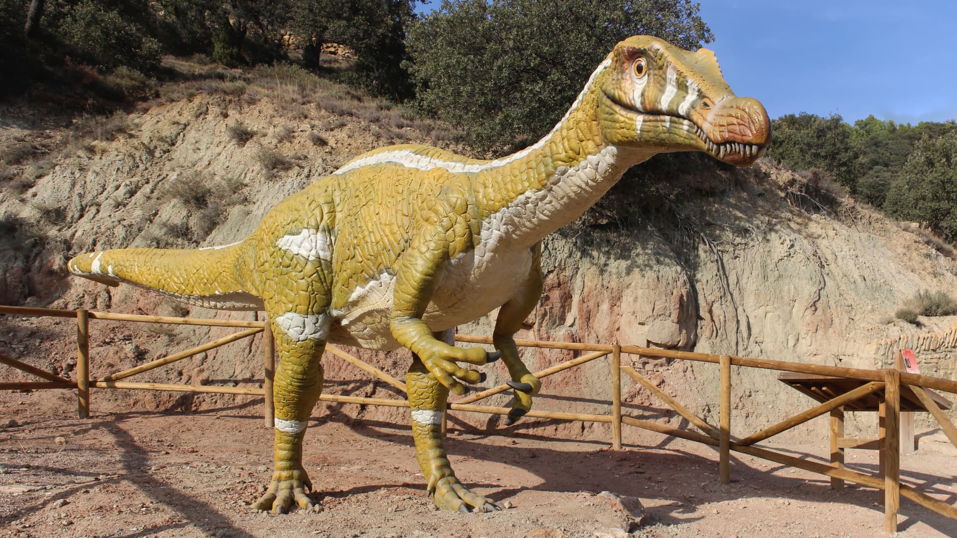 Un dinosaurio en homenaje al Villarreal CF