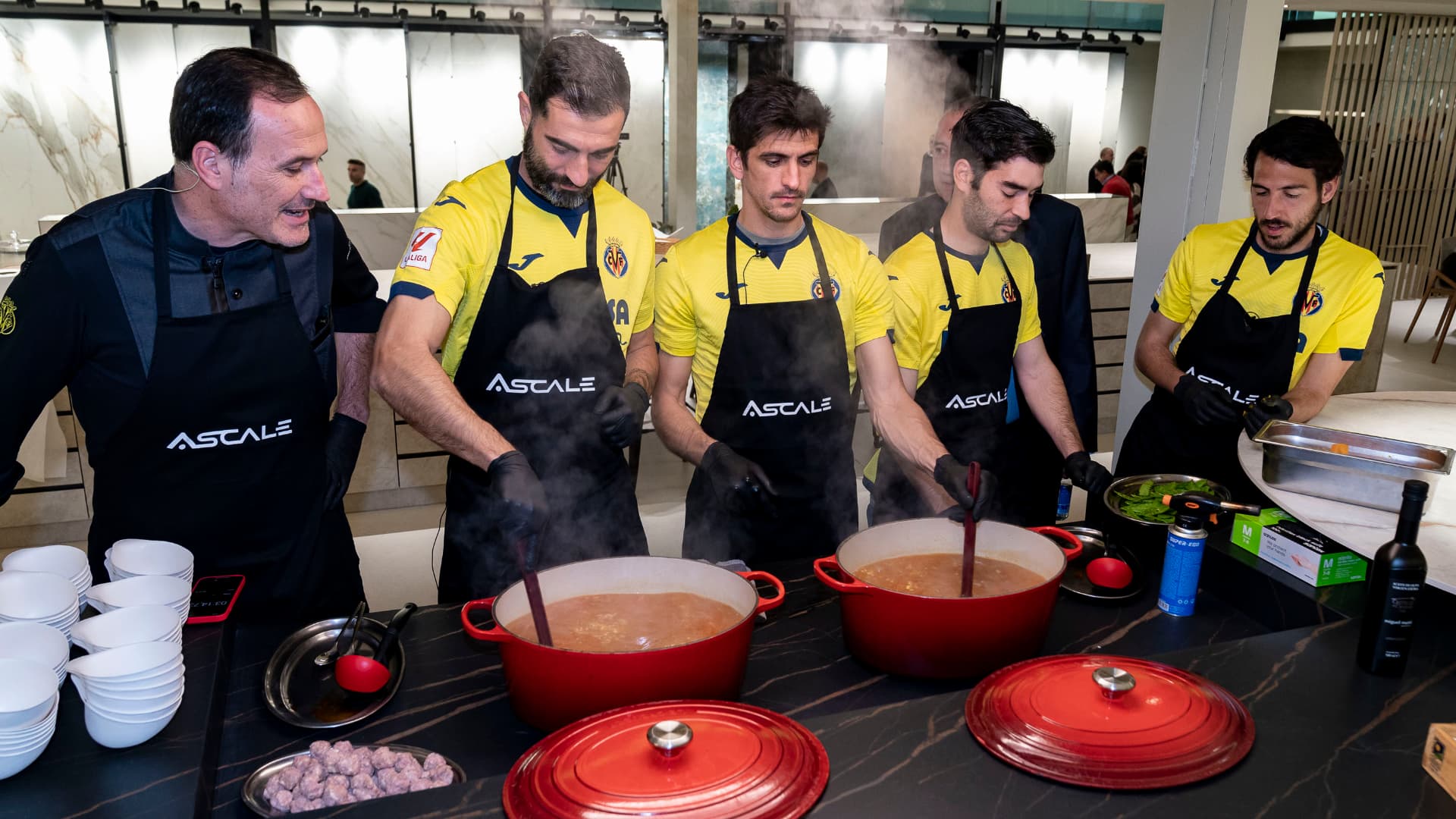 El divertido showcooking del Villarreal en Ascale