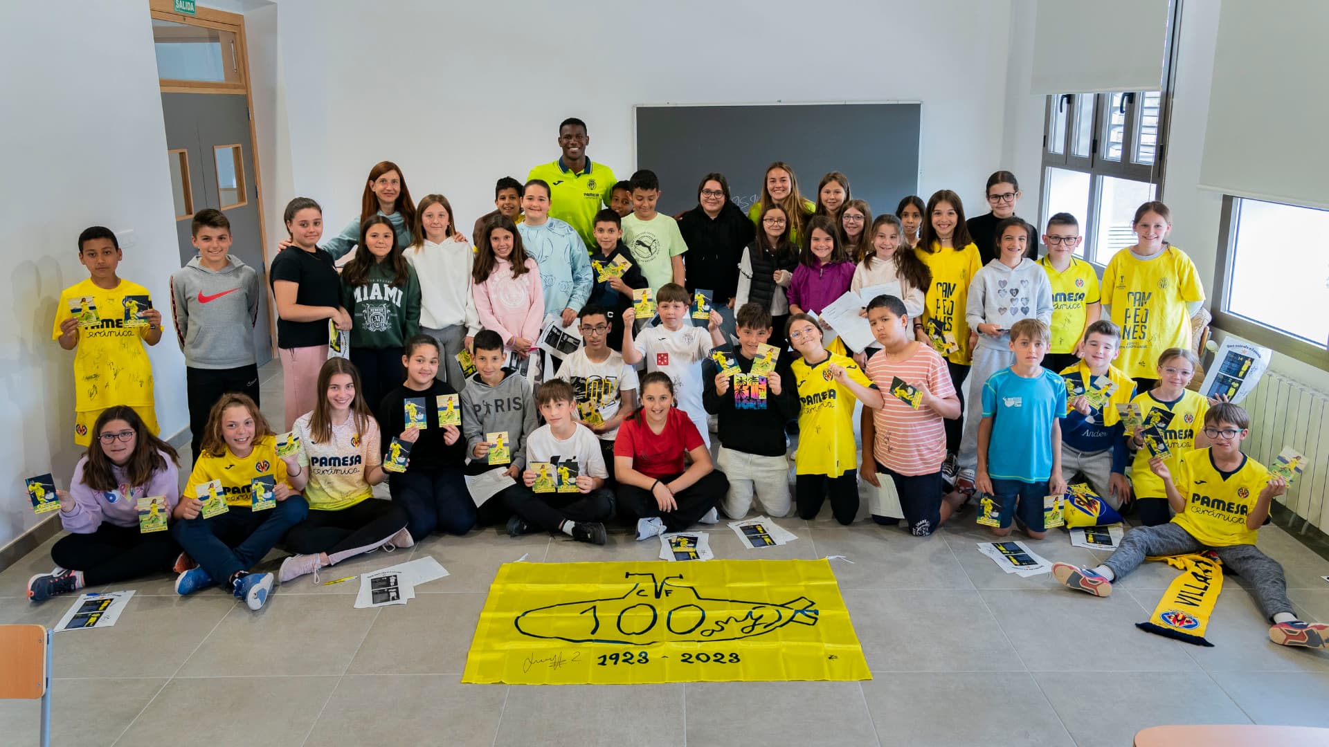 Yerson Mosquera y Nerea Pérez vuelven al cole en Sant Mateu