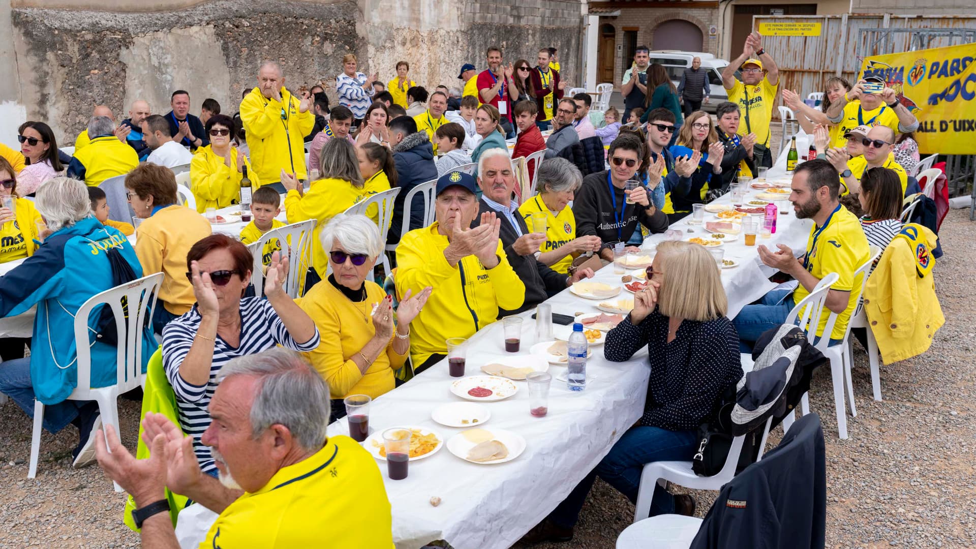 Simpatizantes y peñistas disfrutan de un día memorable