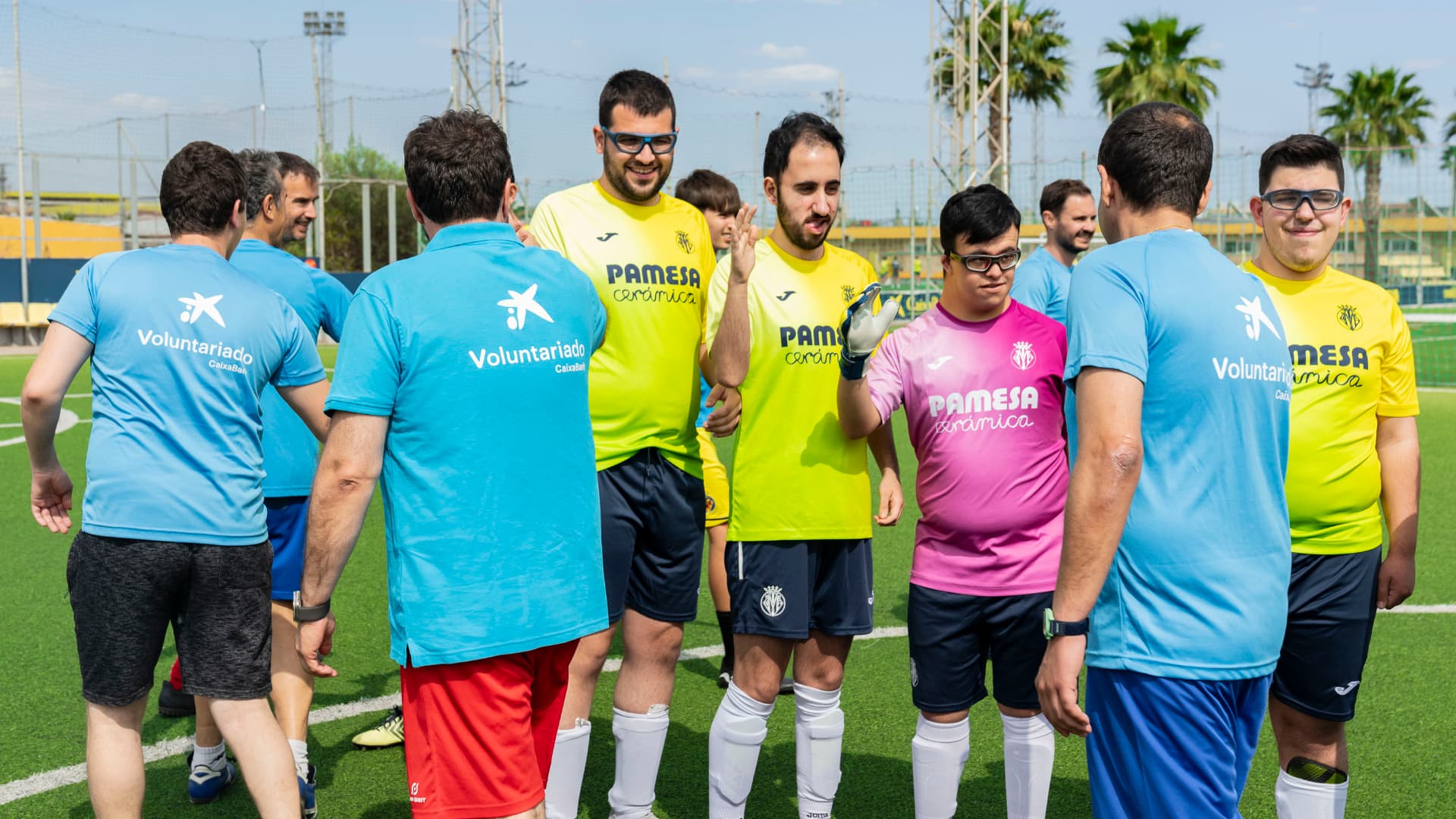 CaixaBank vive una jornada única con los equipos EDI del Villarreal CF