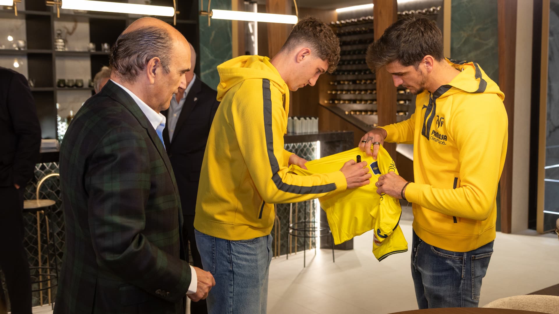 El Villarreal CF visita Porcelanosa