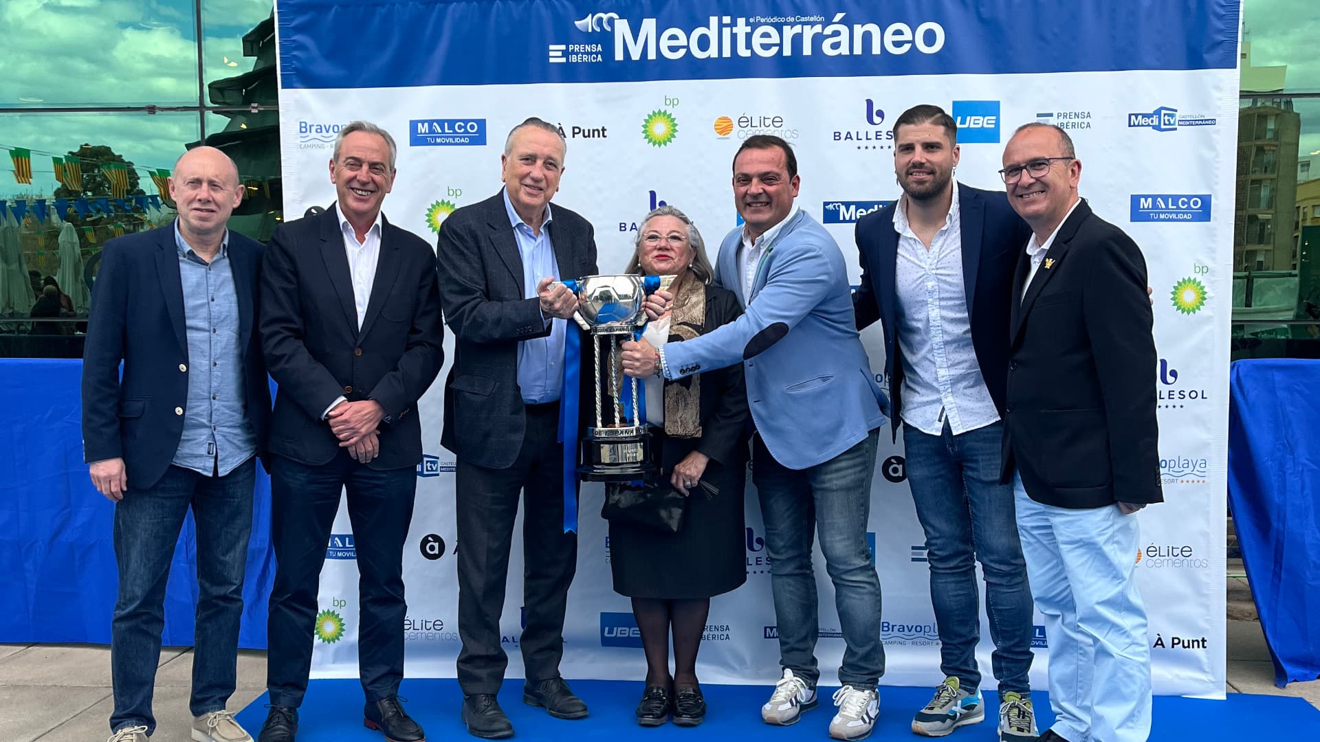 Homenaje al Servigroup Peñíscola FS en la previa ante el Athletic Club