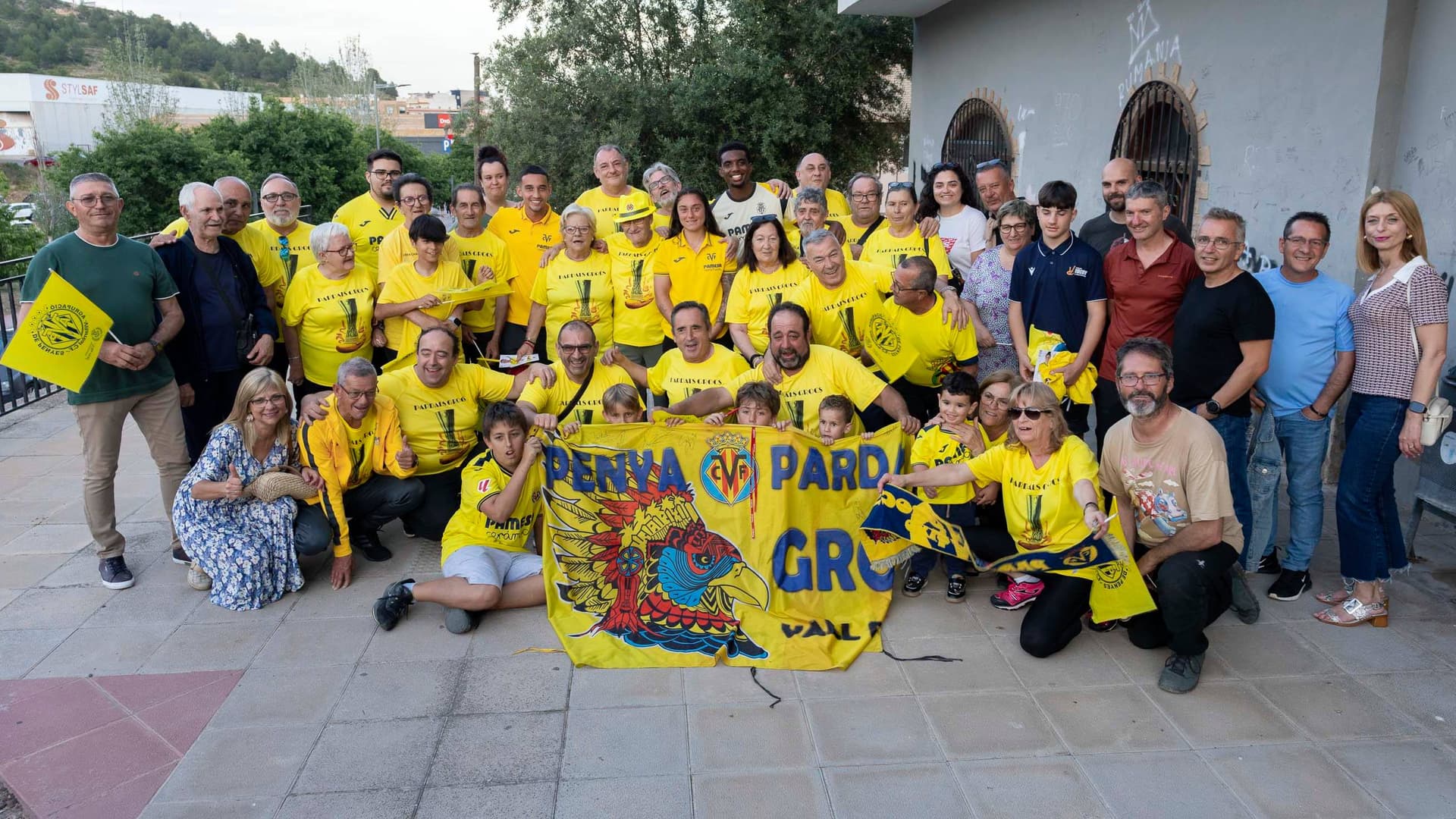 El Villarreal visita la peña Pardals Grocs