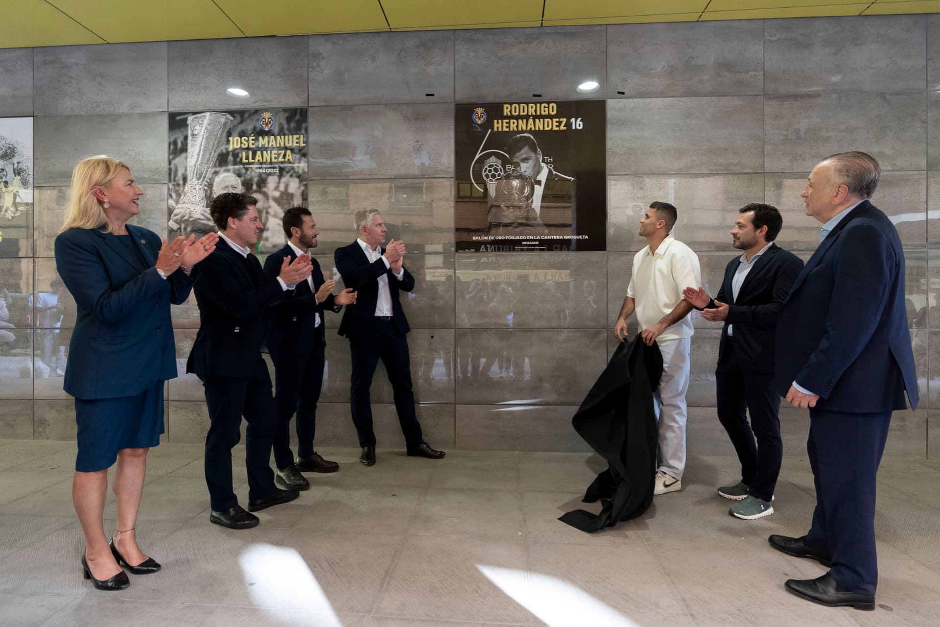 Rodrigo Hernández ya tiene su azulejo en el Passeig Groc