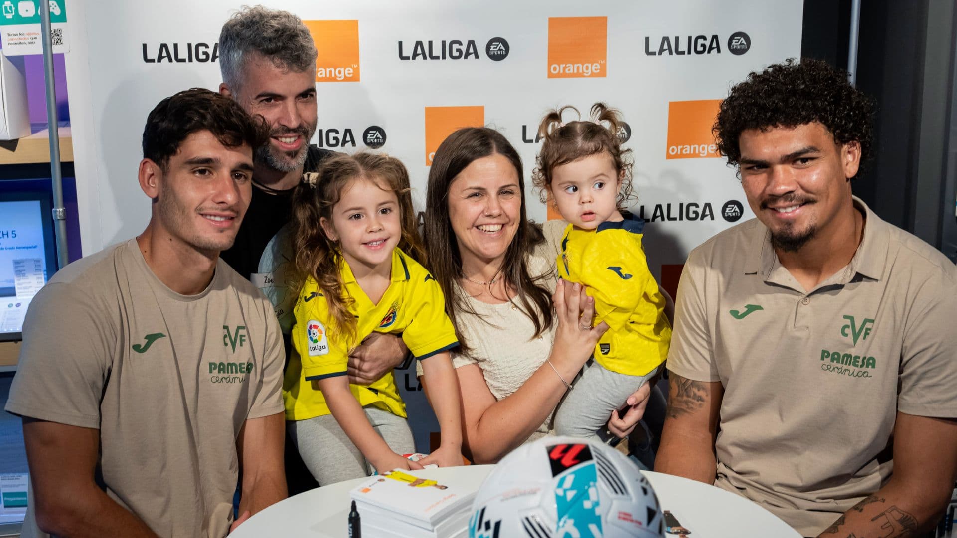Sergi Cardona i Luiz Júnior reben l’afecte de l’afició