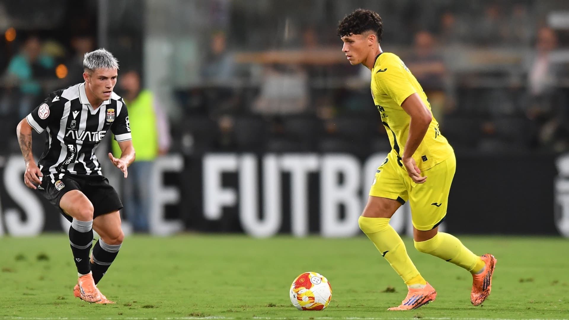 Mini Submarine pull off a big win against Cartagena (0-2)