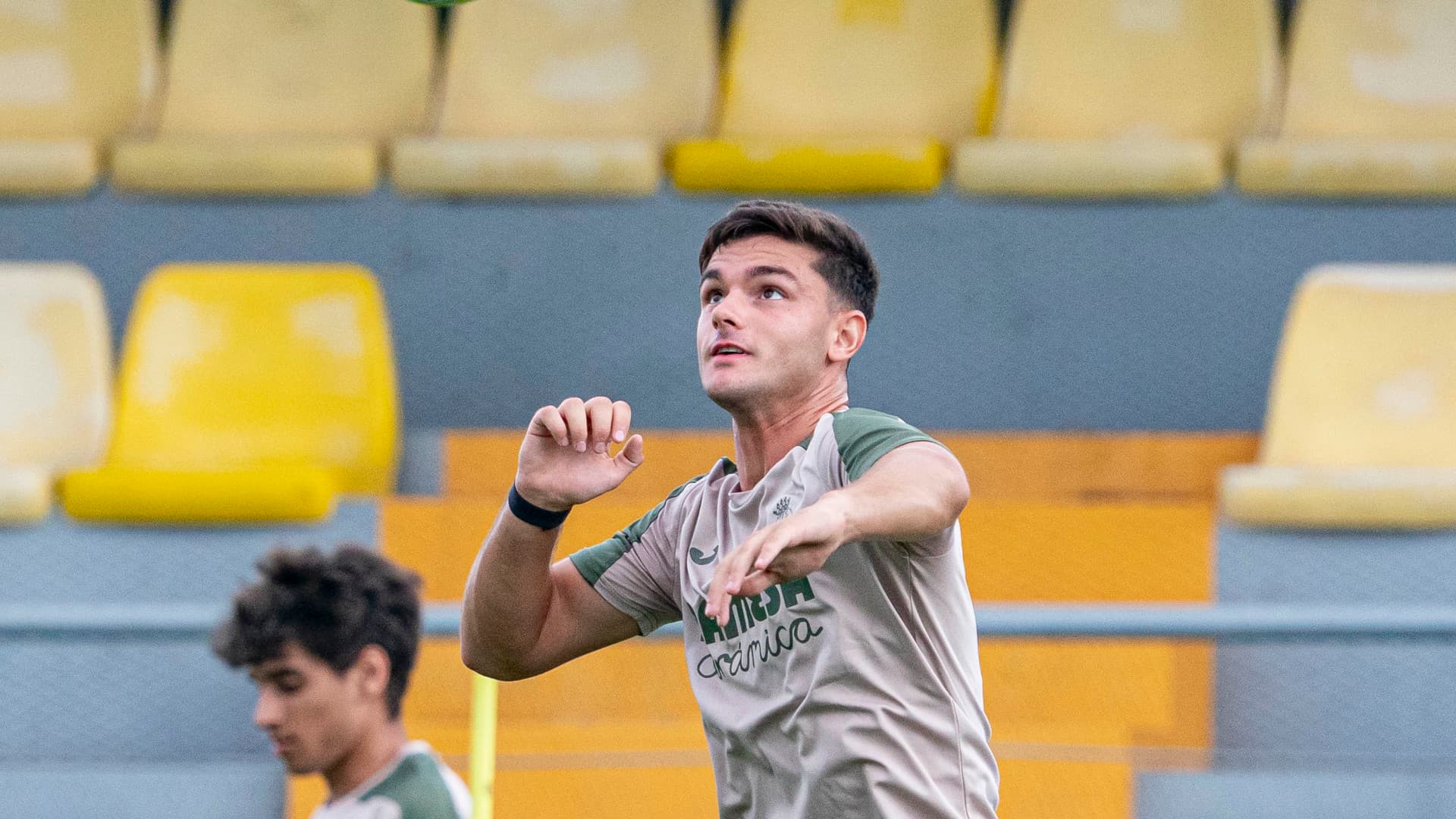 Villarreal renew Jorge Casañ after knee injury