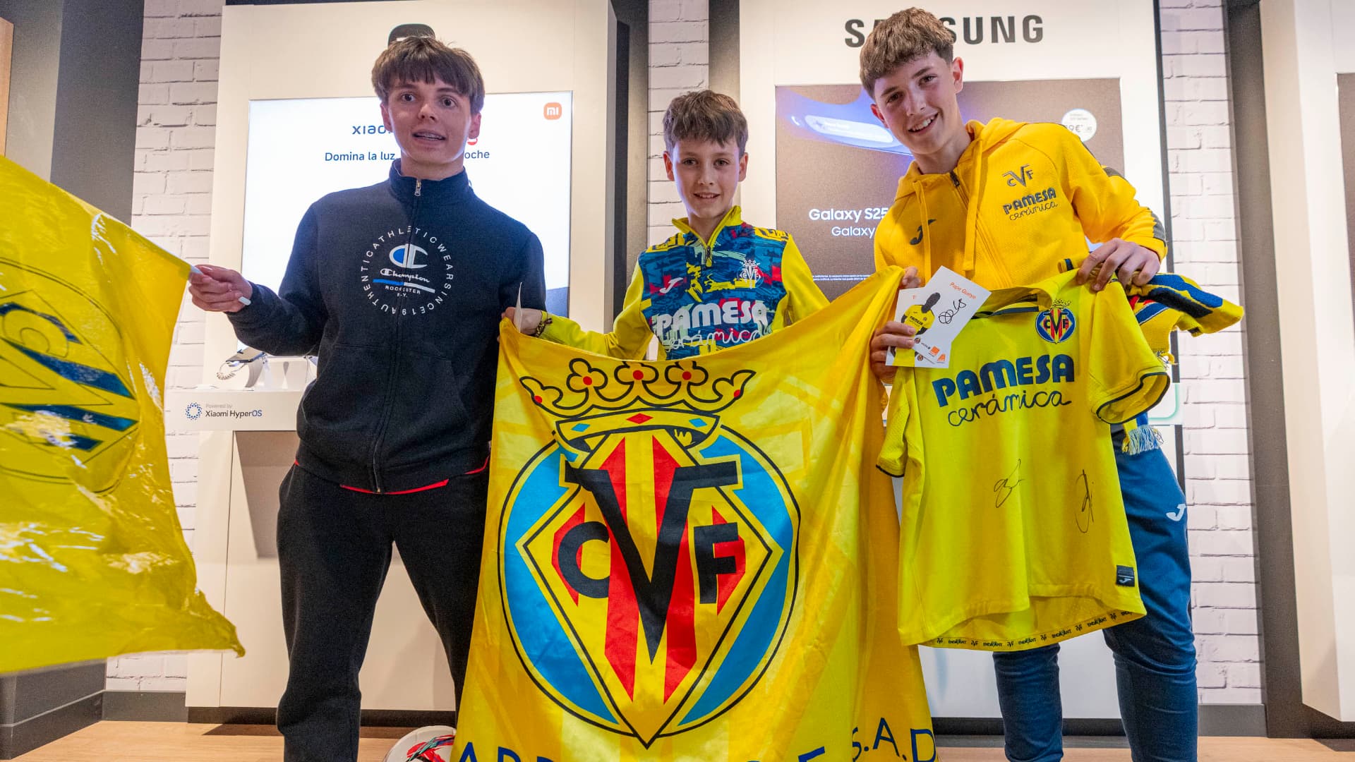 Vine a la firma d’autògrafs de Mikautadze i Kambwala a la Tenda Movistar de Vila-real!