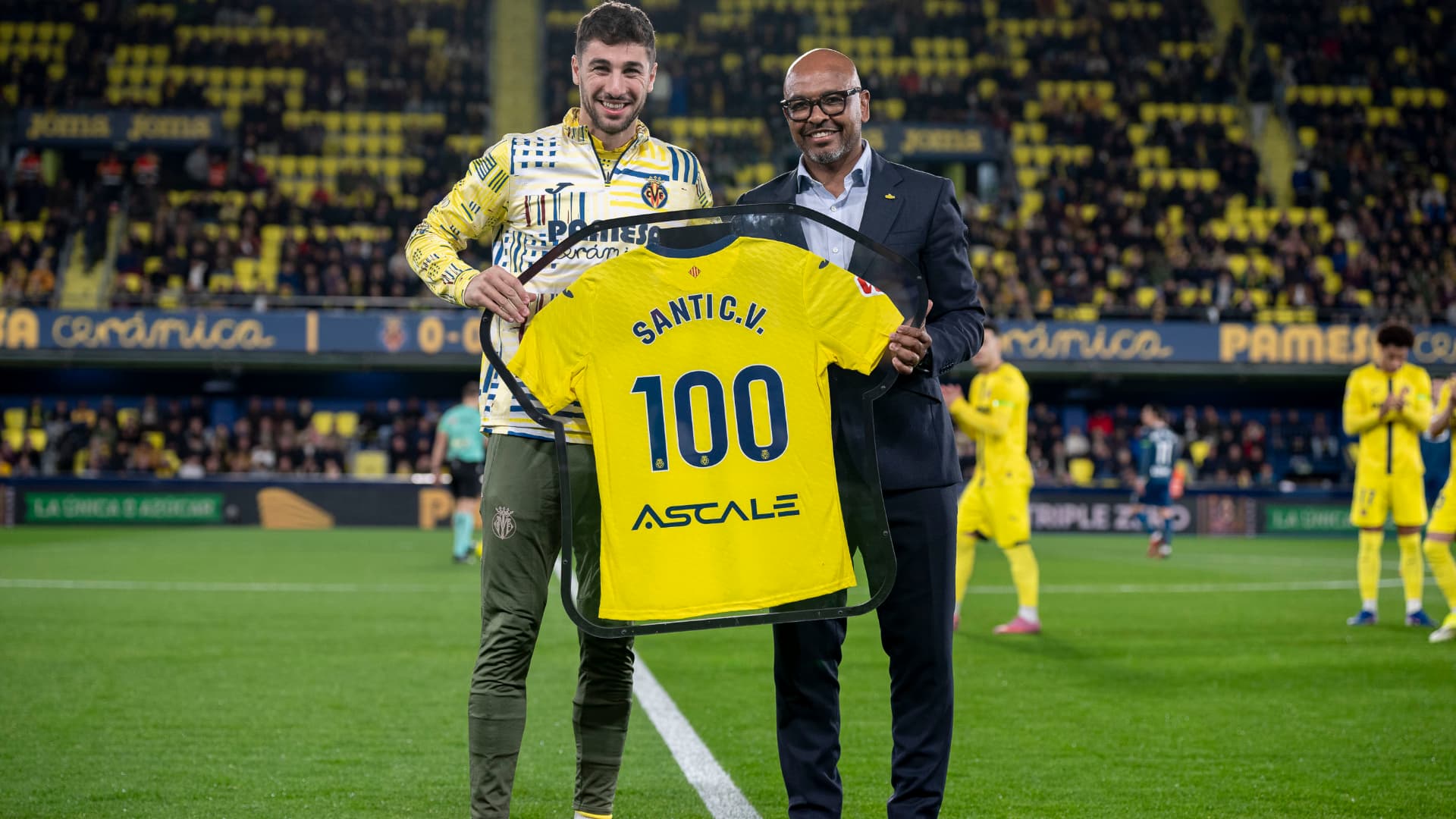 Homenaje a Santi Comesaña por sus 100 partidos