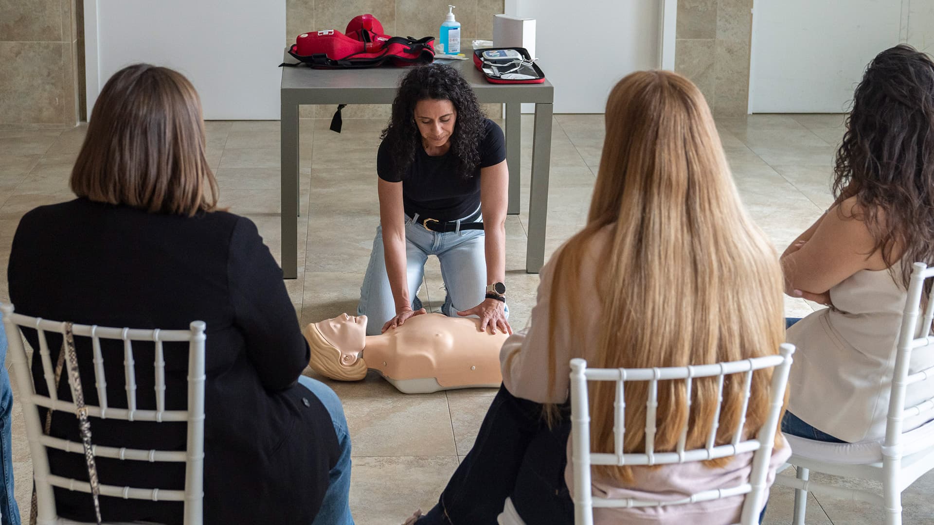 El CEU imparte talleres de reanimación cardiopulmonar en el Villarreal CF