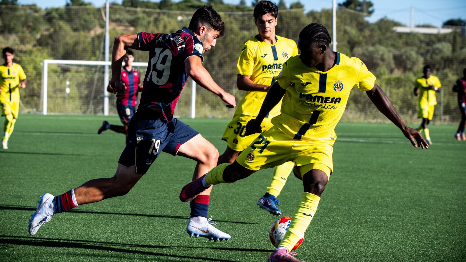 El Villarreal C roza la gesta, pero cae de pie en Buñol (1-2)