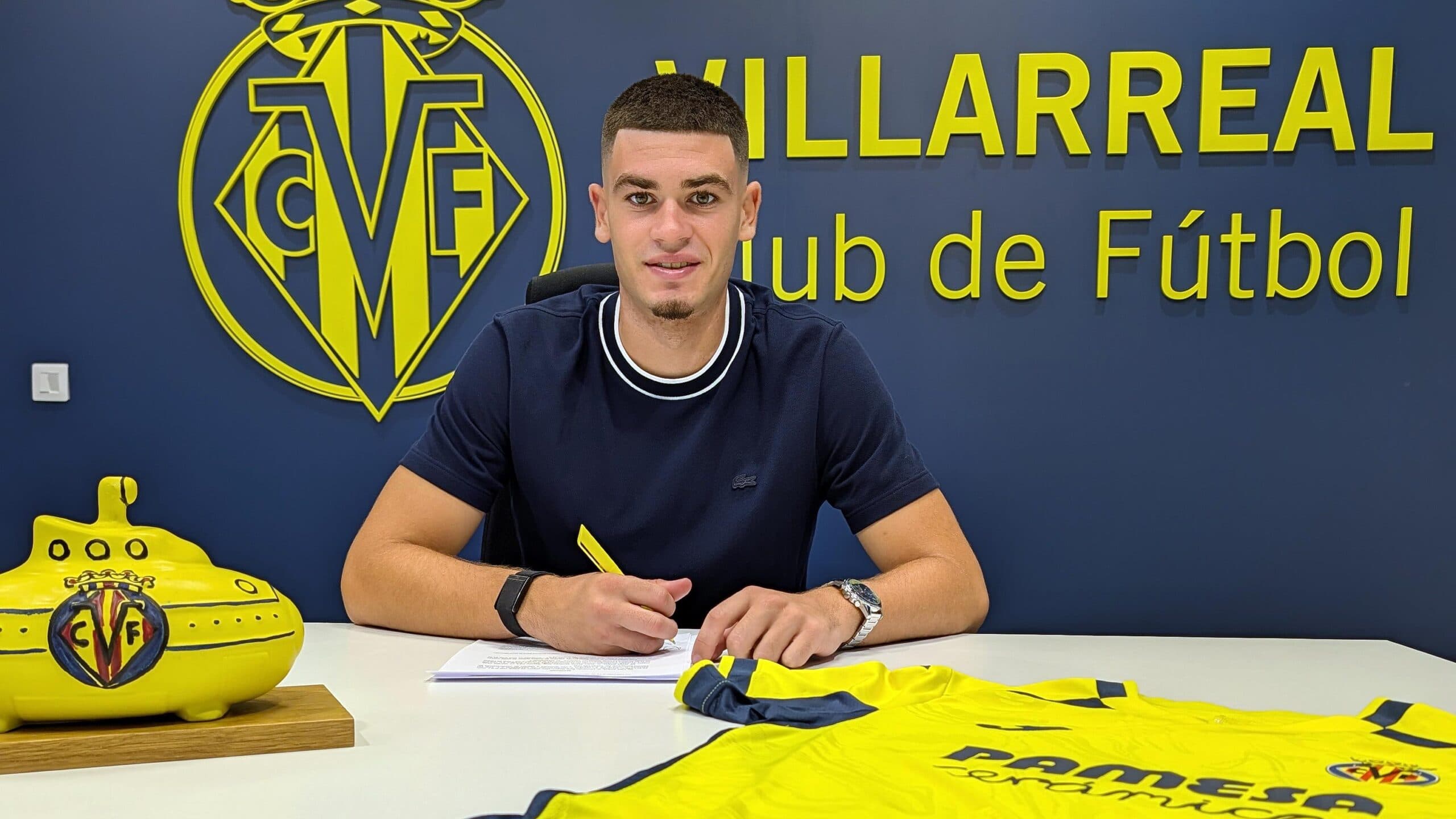 El Villarreal firma a Enric Pujol y apuntala la zaga del filial