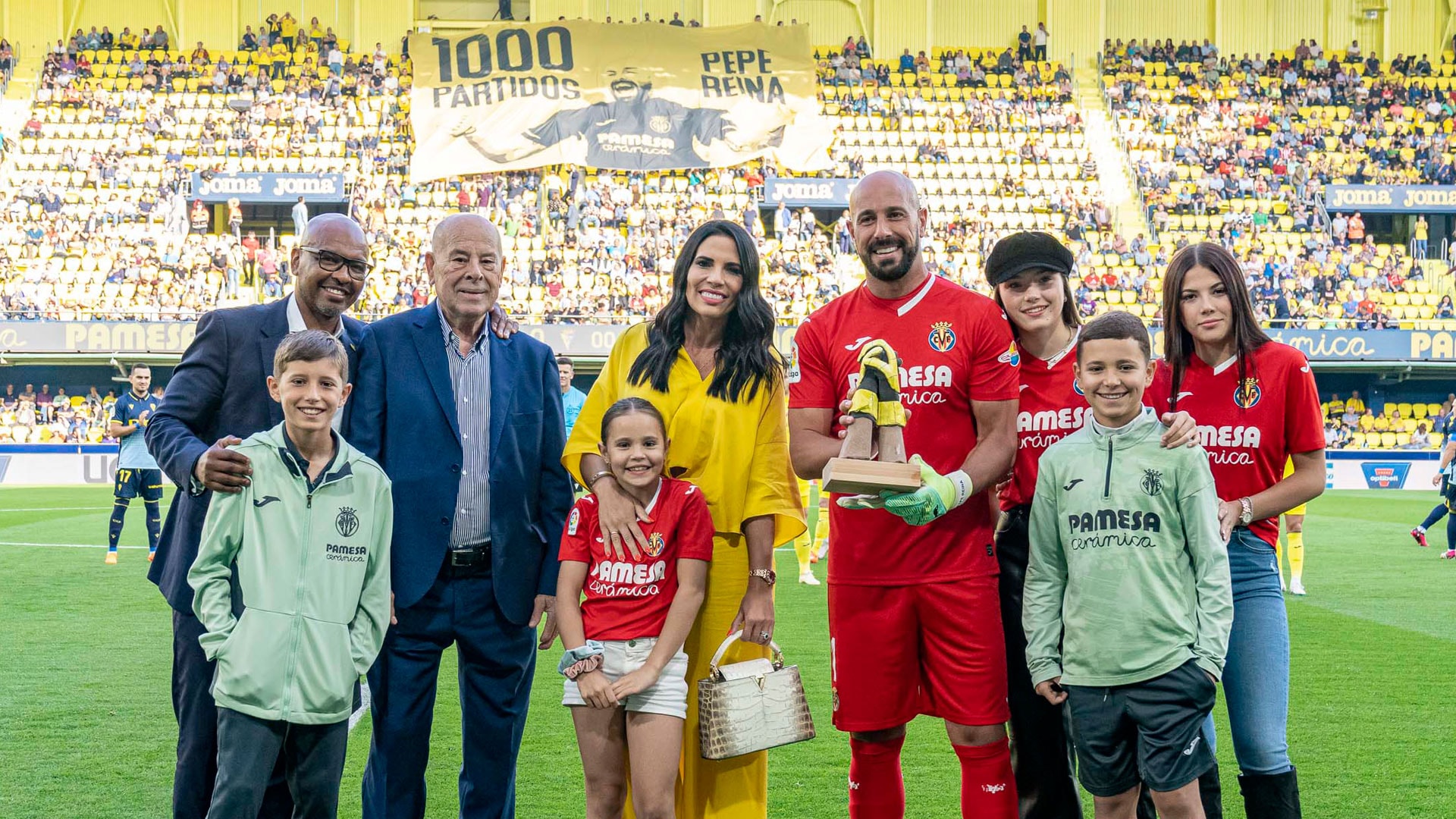 Pepe Reina alcanza los 1000 partidos como profesional