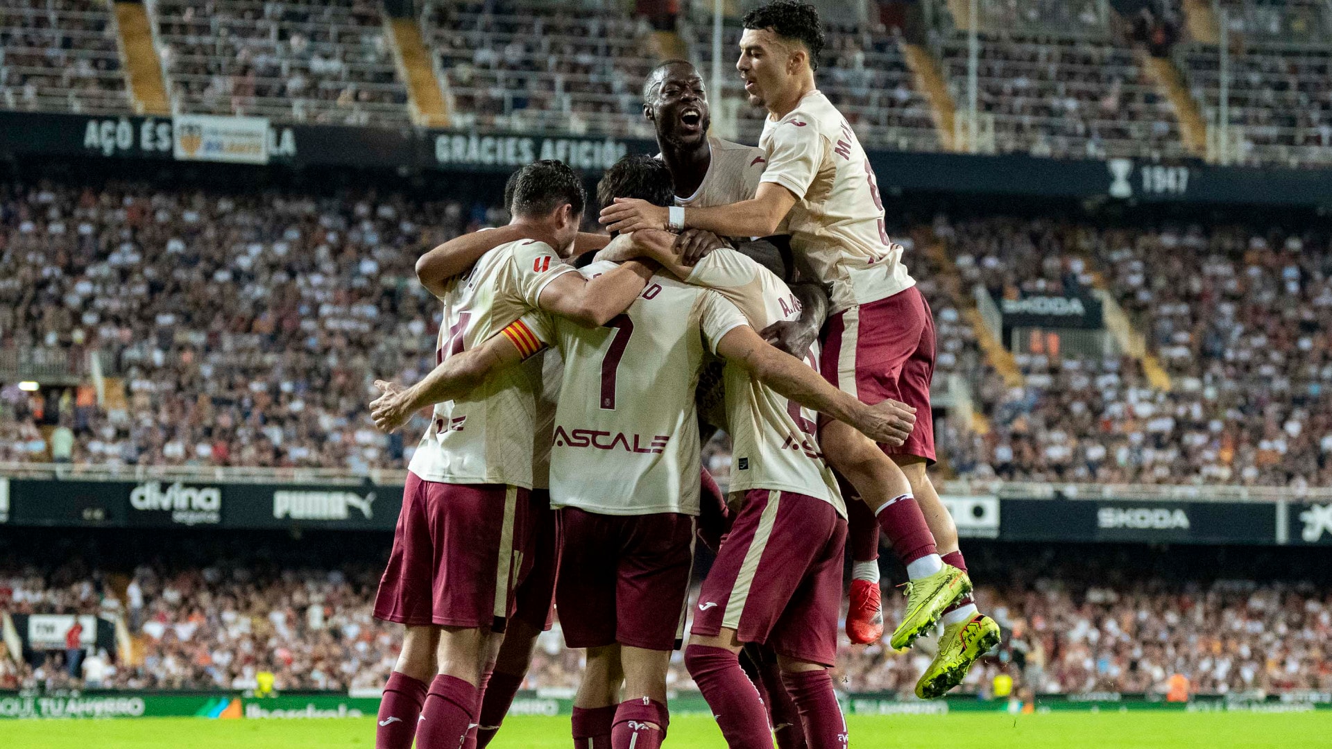 Un derbi muy groguet en Mestalla (0-2)