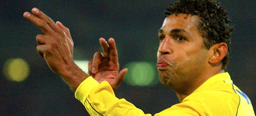 Sonny Anderson of Villarreal celebrates after scoring against AS Roma during their UEFA Cup fourth round, second leg match at the Olympic Stadium in Rome 25 March, 2004. REUTERS/Giampiero Sposito GS/WS
Reuters / Picture supplied by Action Images