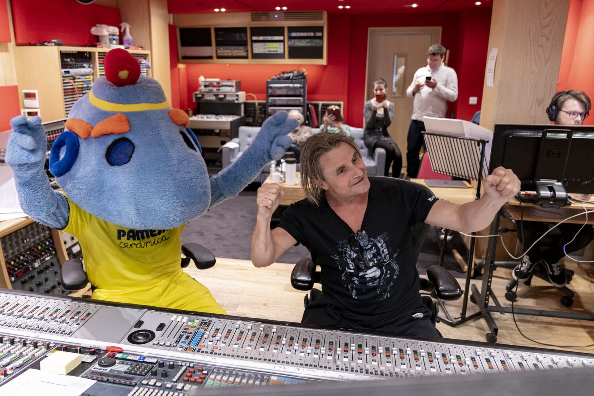 20220508-MakingOfHimnoAbbeyRoadStudios-120 (BajaResolucion)