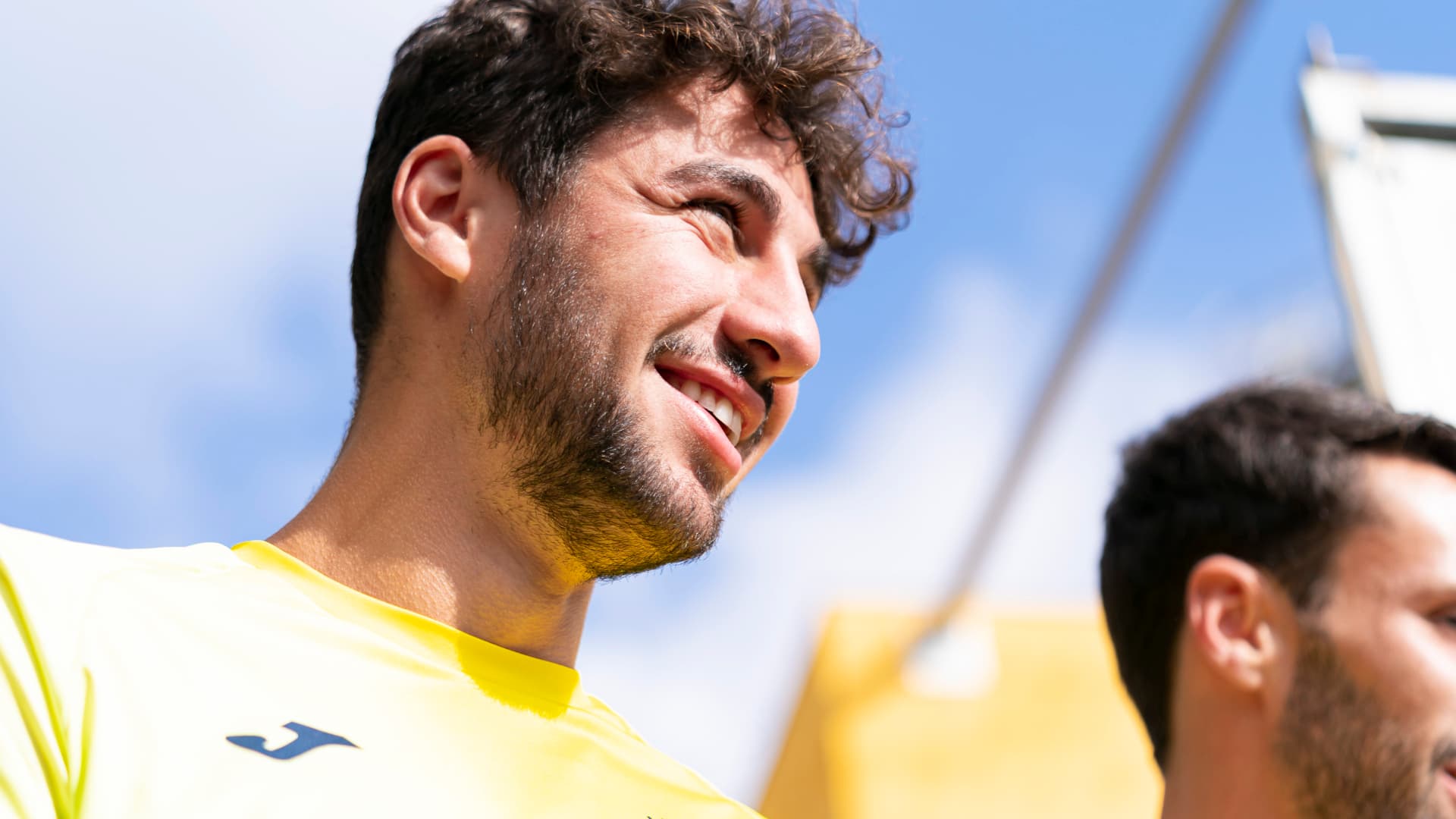 Coneix millor a Santi Comesaña