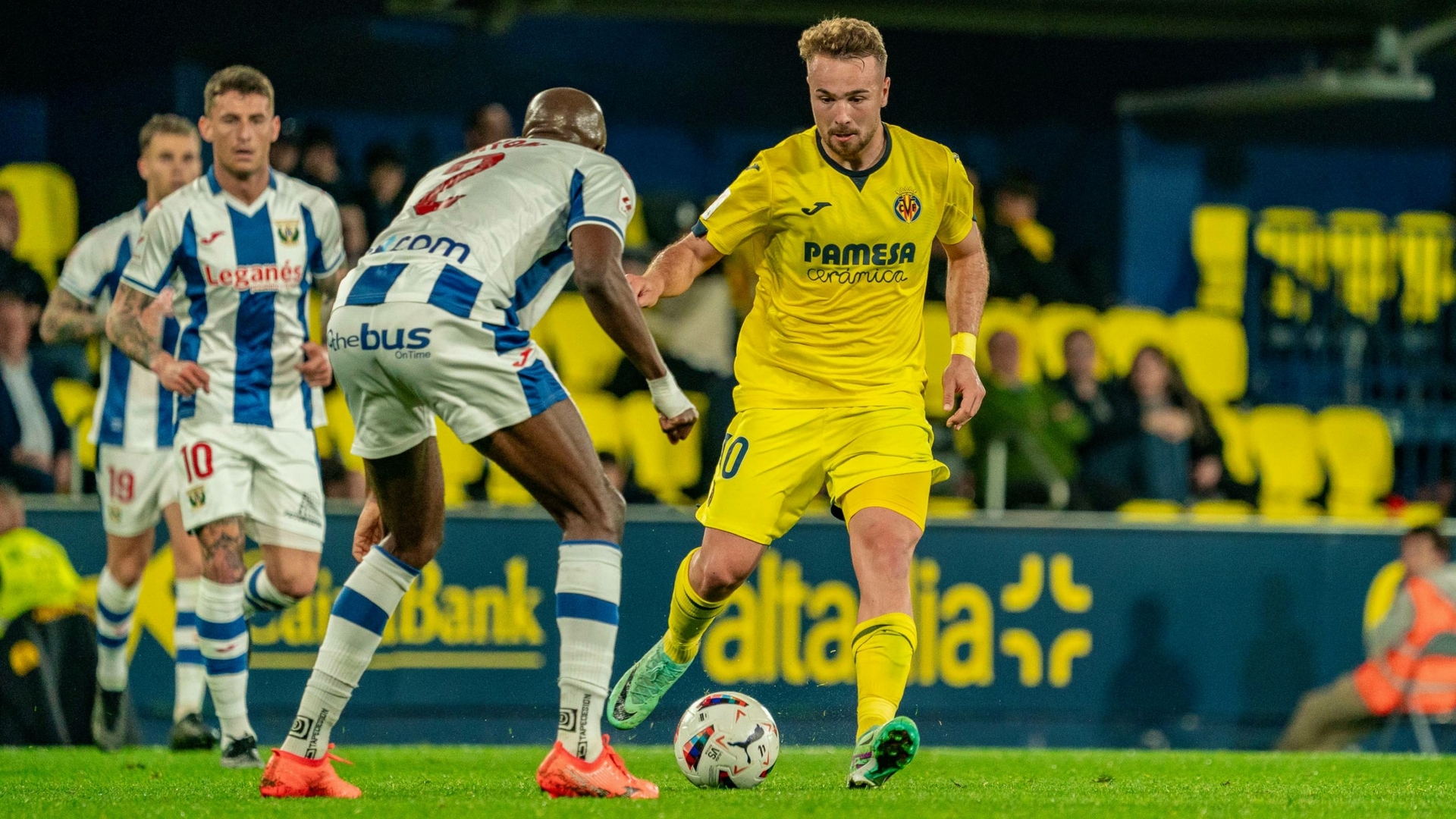 El Villarreal B mereix més davant el líder (1-2)