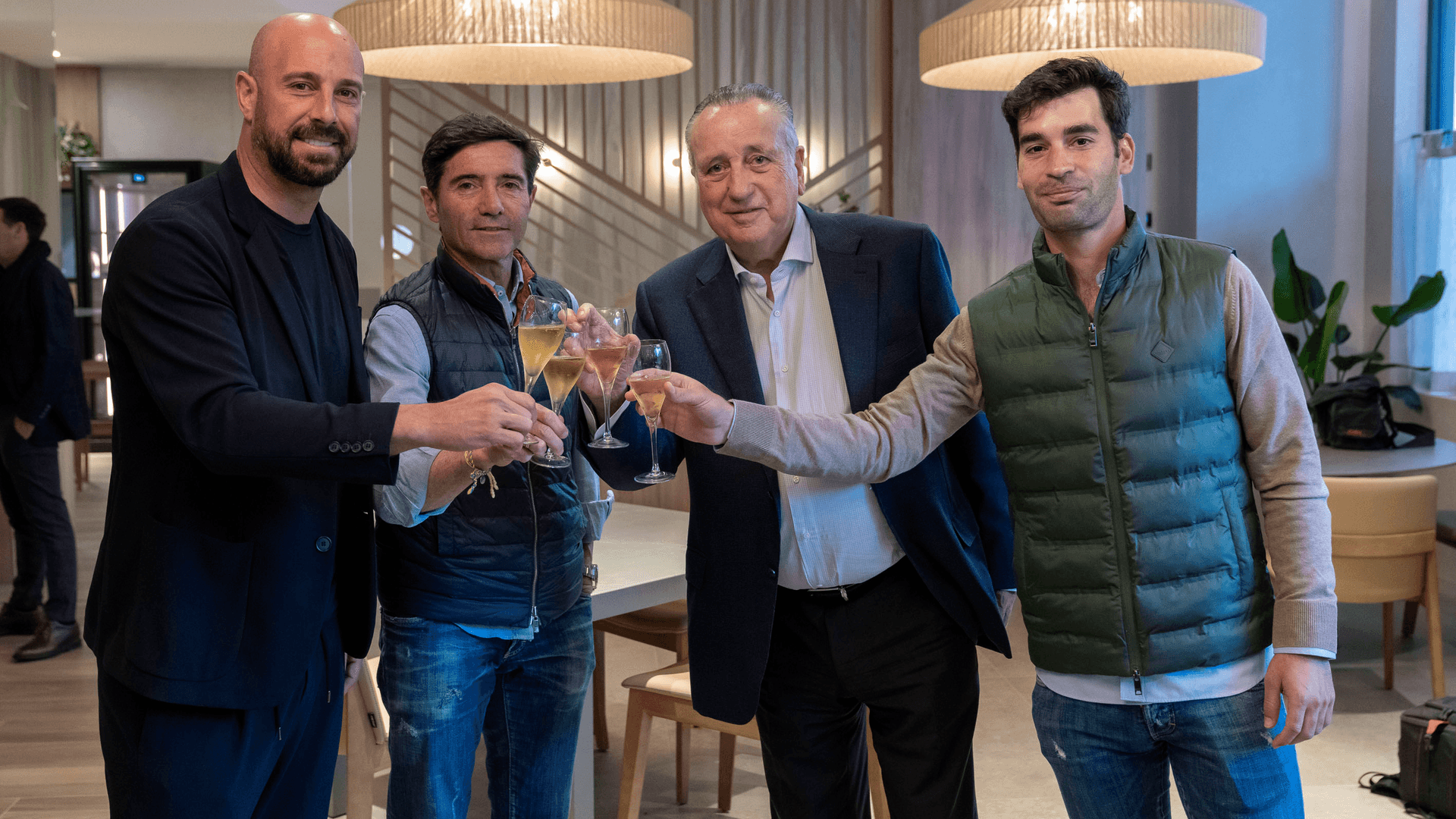 Tradicional brindis por la permanencia