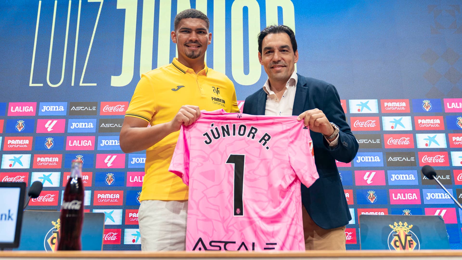 Luiz Júnior: “Estoy muy feliz de llegar al Villarreal y poder jugar en LALIGA”