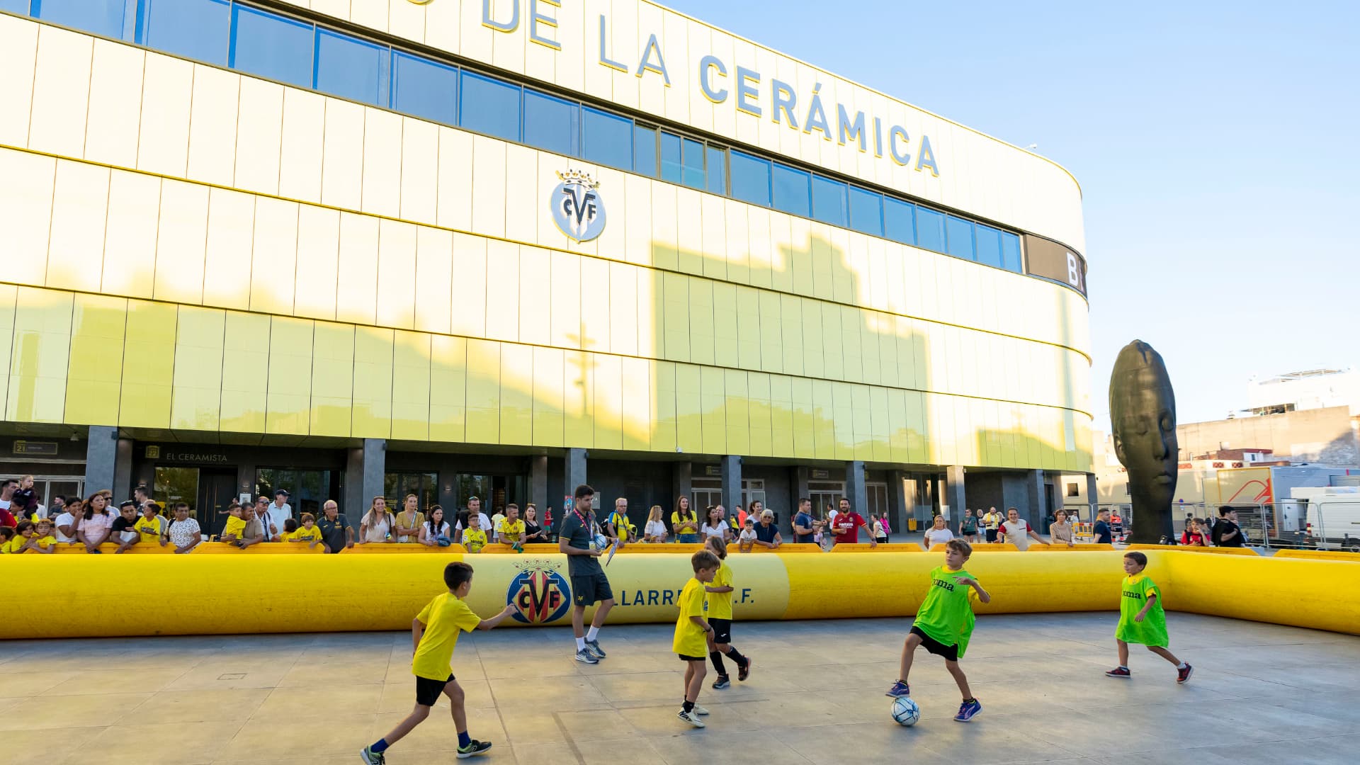 Vacúnate junto al Estadio de la Cerámica