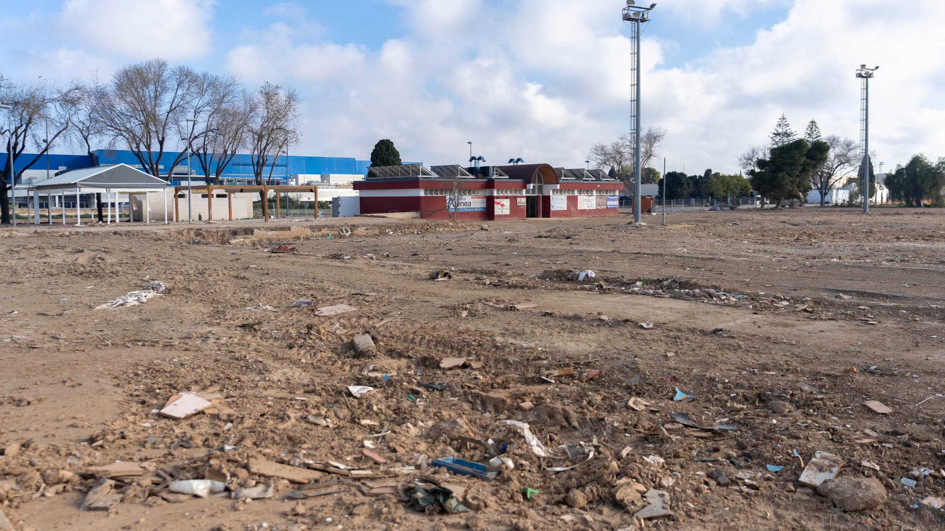 Villarreal CF donates €300,000 more to ‘Alcem-se Esport’ to refurbish two more pitches