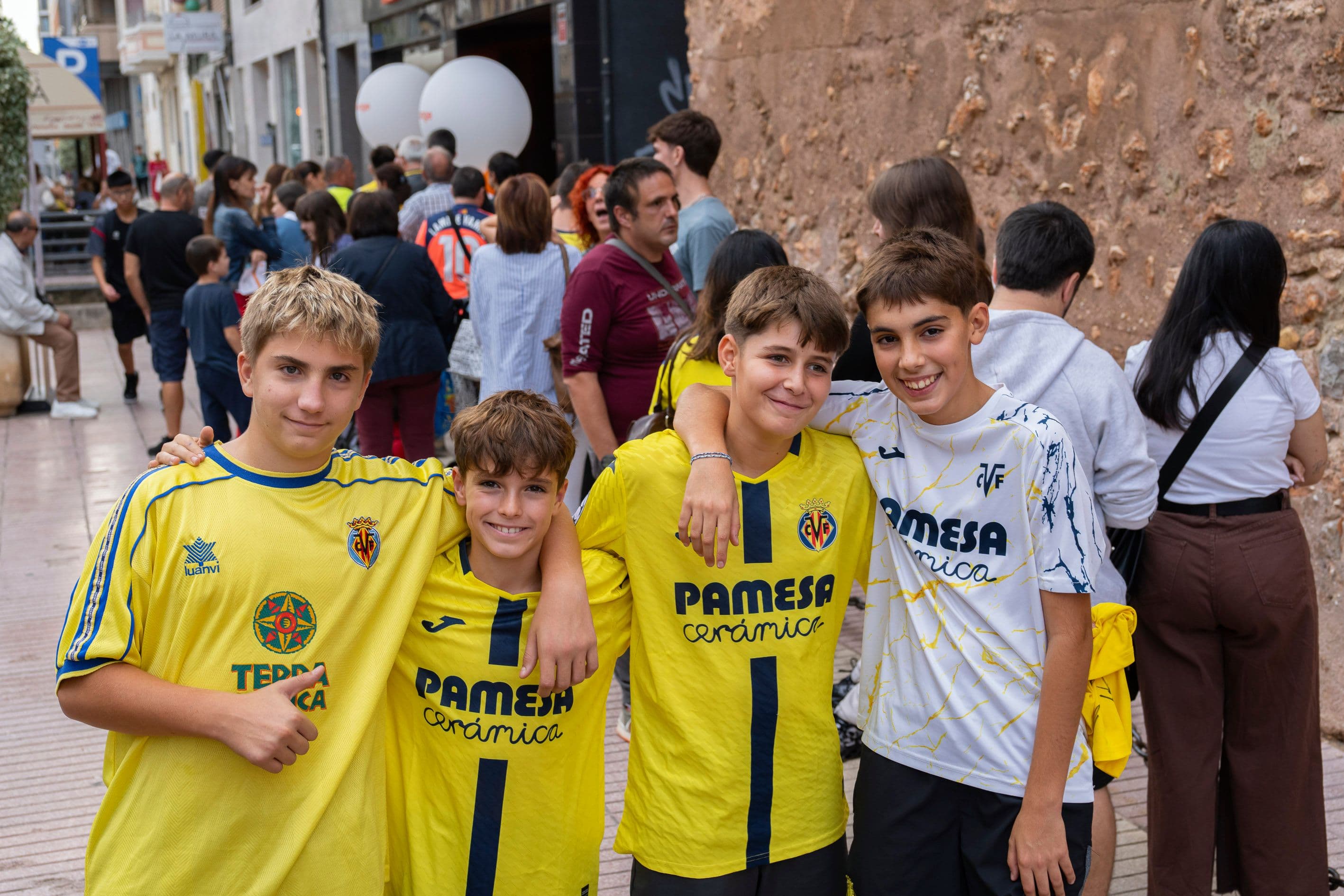 20251014-FirmaTiendaOrangeJunior+Cardona-002