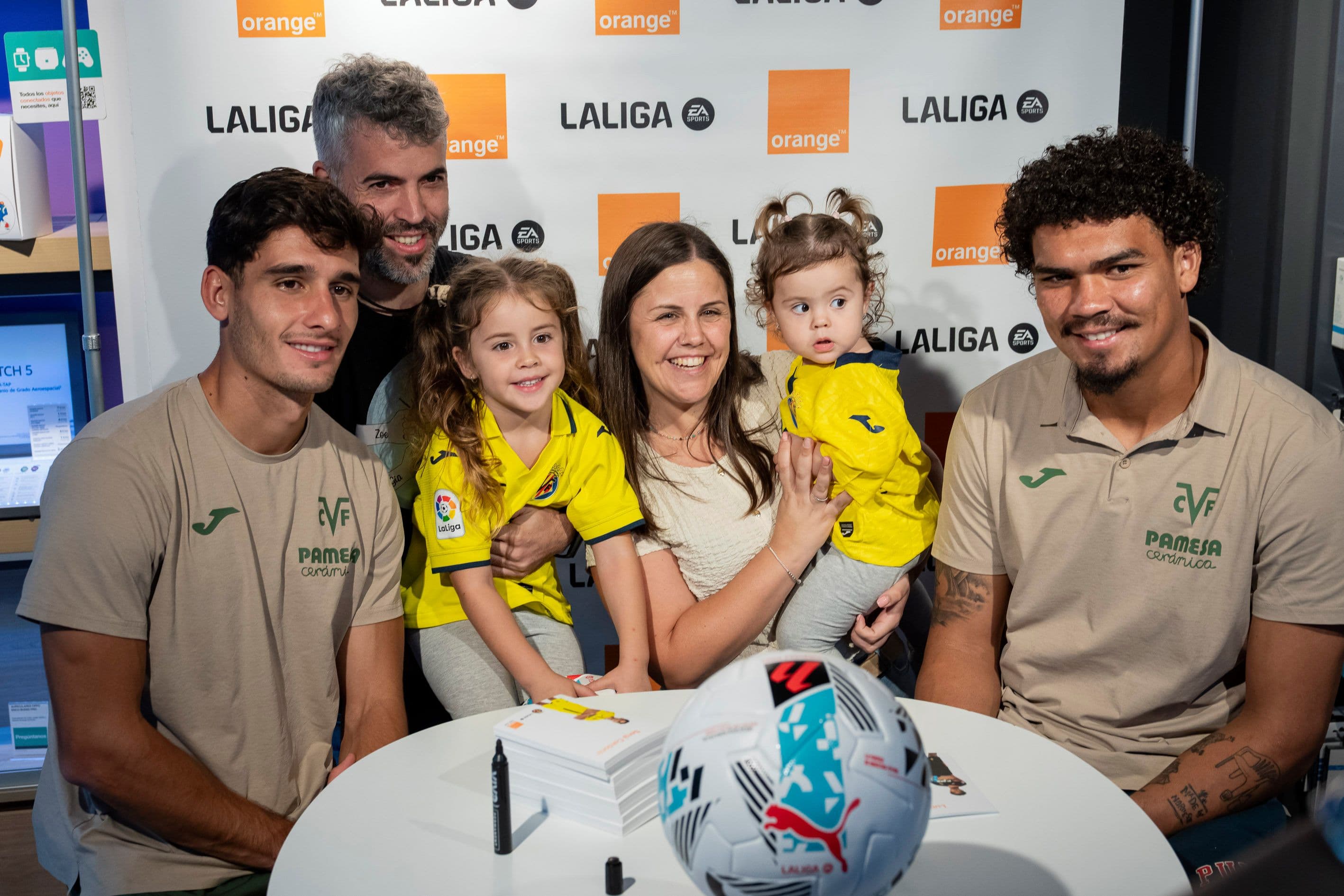 20251014-FirmaTiendaOrangeJunior+Cardona-033