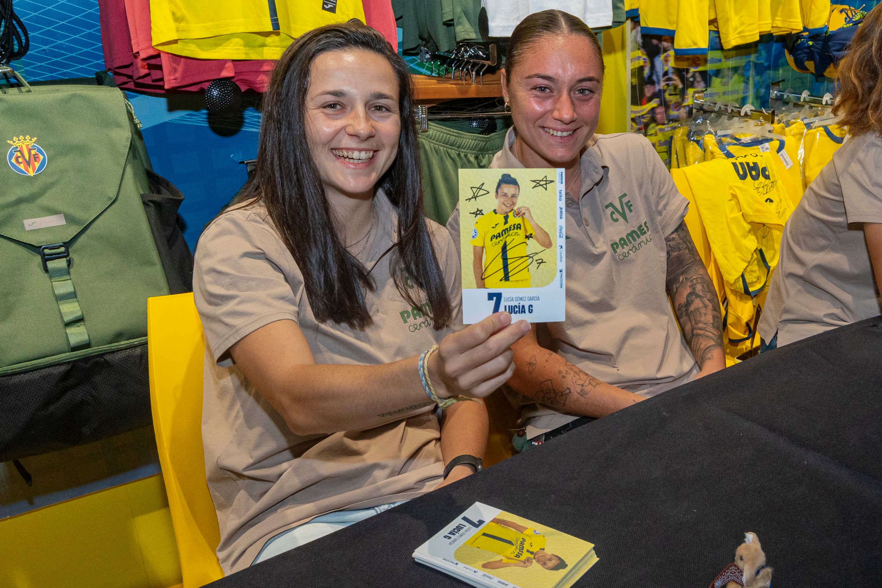 20251017-Autografos VR Fem Tienda Centro-011