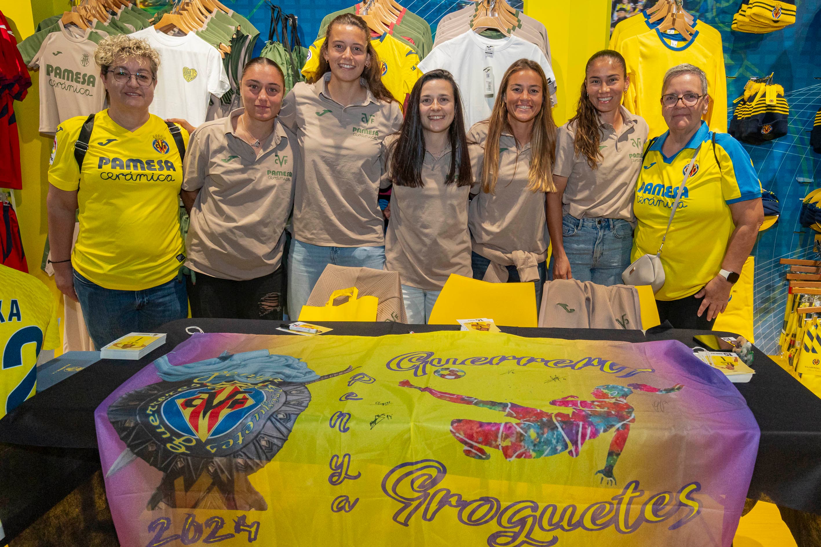 20251017-Autografos VR Fem Tienda Centro-026