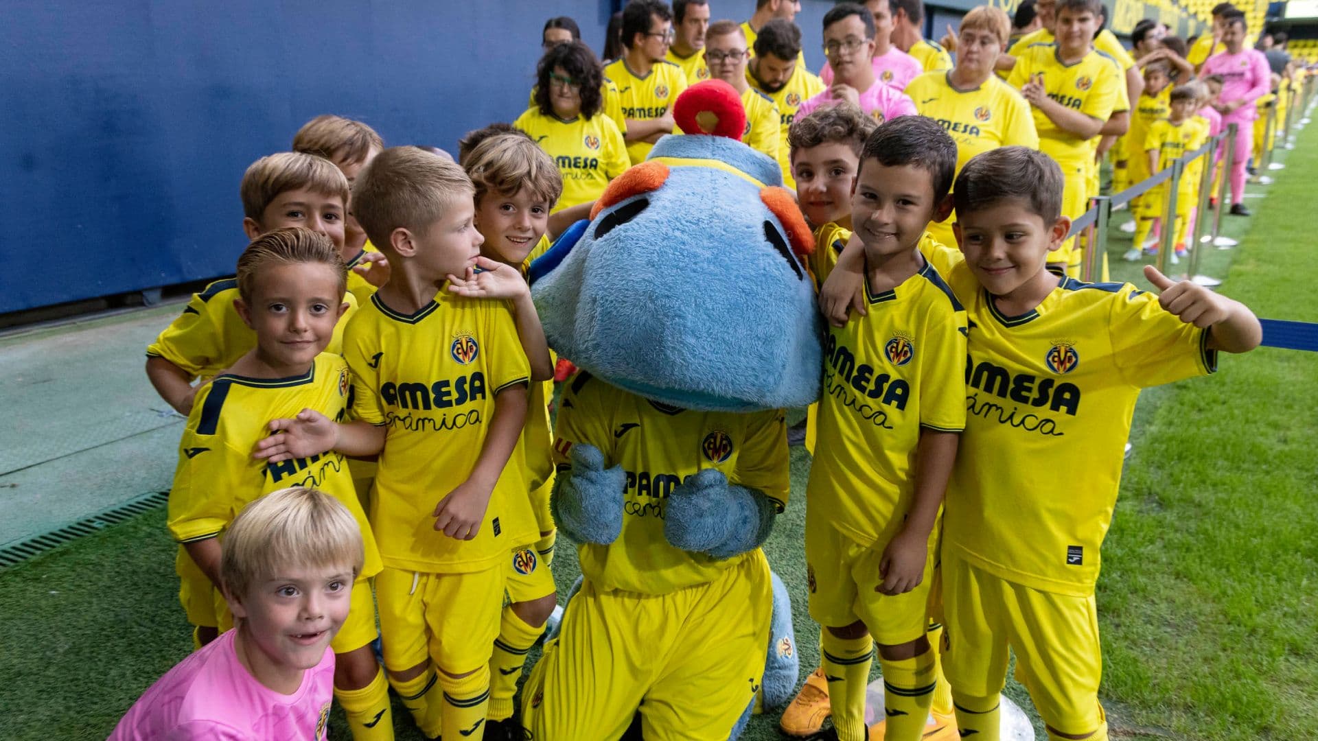 ¡Vive la presentación de fútbol base!