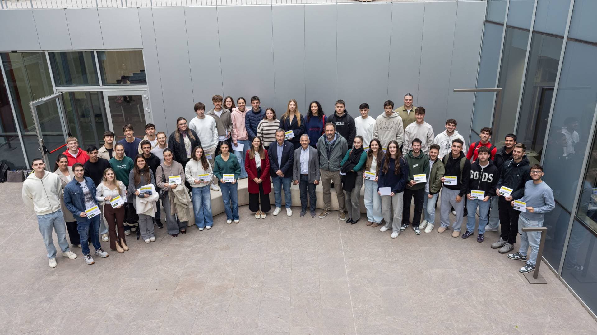 El Villarreal entrega las becas a los deportistas de la UJI