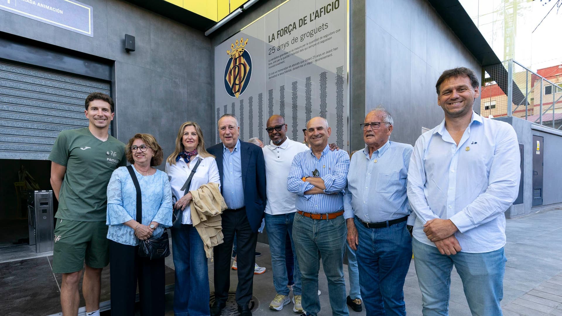 El Villarreal premia 25 años de fidelidad grogueta
