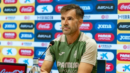 David Albelda: “El meu objectiu és que els jugadors progressen a nivell individual i col·lectiu” Albelda